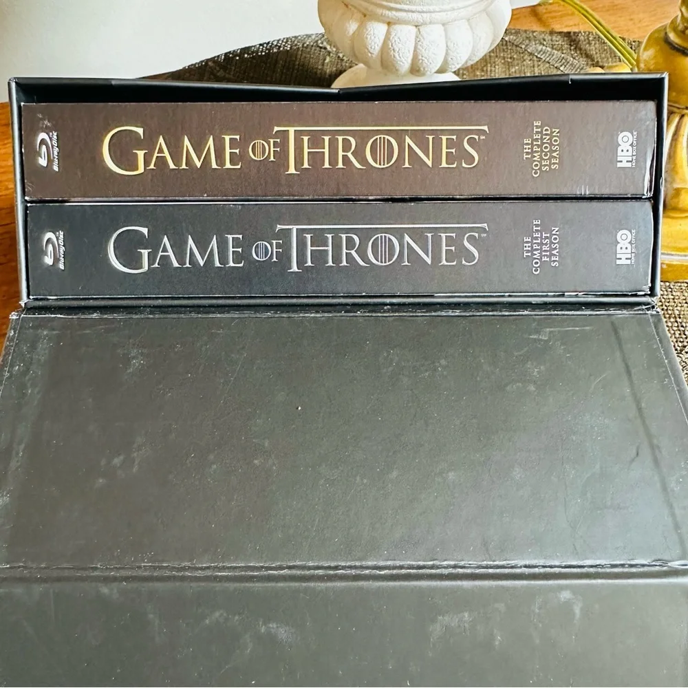 💚 GAME OF THRONES THE COMPLETE FIRST & SECOND SEASON  🎥 🍿 10 DISCS 📀📀📀 - Picture 3 of 6